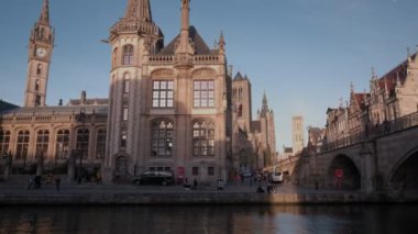 Postaneden St Michaels köprüye pan Leie kanal ve Graslei Gent, Belçika 