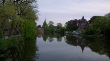 Minnewater, Brugge, Belçika bir sakin bahar sabahı erken statik klip. 