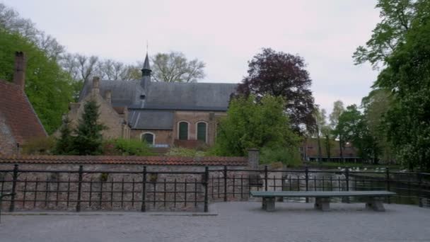 Camera Pans Dijver Canal Beguine Convent Brugge Belgium Calm Spring — Stock Video