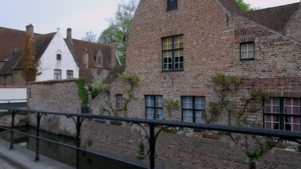 Камера Показує Дзвоника Beguine Монастиря Брюгге Бельгія Ранок Спокійним Весни — стокове відео