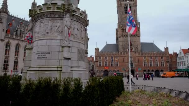Incline Estátua Jan Breydel Pieter Coninck Bruges Markt Com Torre — Vídeo de Stock