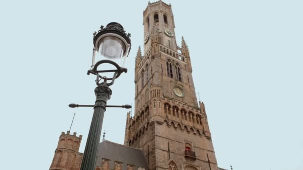 Tilt Abateu Torre Bruges Belfry Markt Com Velho Candeeiro Emoldurar — Vídeo de Stock