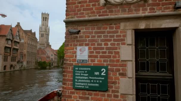 Camera Slides Wall Reveal Dijver Canal Belfry Bruges Background Taken — Stock Video