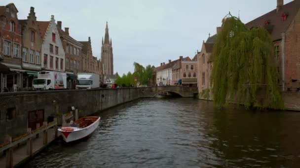 Clipe Estático Dijver Canal Nossa Senhora Bruges Igreja Fundo Tomado — Vídeo de Stock
