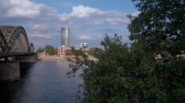 Ren Nehri ve Hohenzollernbrucke Colgone Almanya genelinde pan 