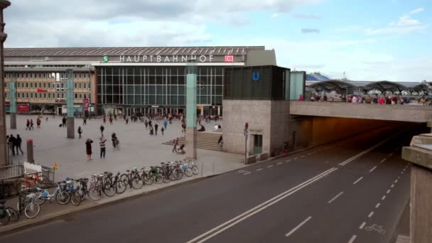 Statiska Skott Bahnhofsvorplatz Över Mindre Tittar Köln Tågstation Tyskland — Stockvideo