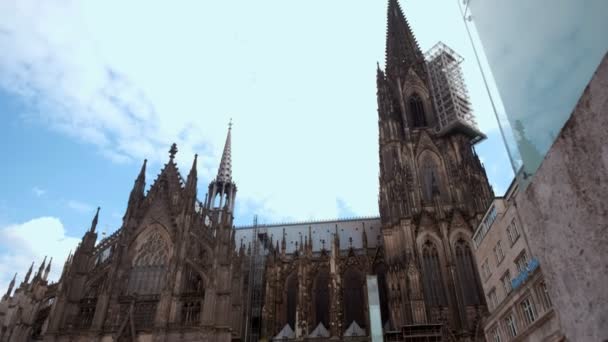 Fotocamera Inclina Lungo Lato Della Cattedrale Colonia Germania Tratto Bahnhofsvorplatz — Video Stock