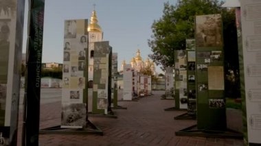 Kamera vinç stil yavaş St Michael Manastırı Kiev, Kiev, arkasında ortaya çıkarmak için yükselir