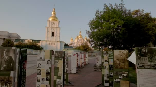 照相机下降起重机样式在慢的行动显露 迈克尔修道院基辅 — 图库视频影像