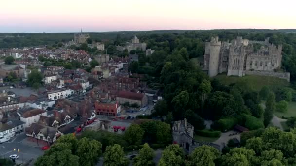 Drone Flies Back Town Castle Arundel West Sussex Sunrise — Stock Video