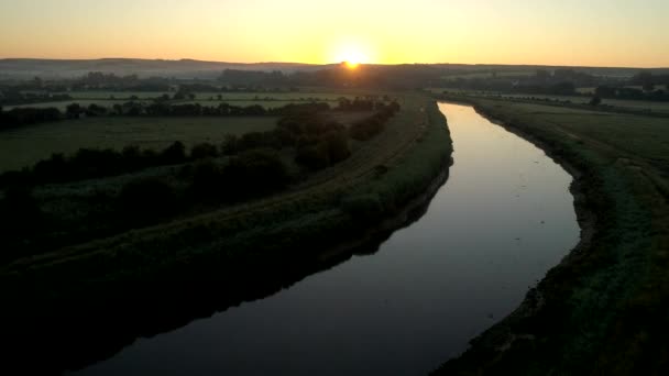 Drone Stijgt Rivier Arun West Sussex Onthullen Van Zonsopgang Van — Stockvideo