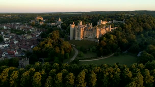 Drone Tracks Arundel Castle Town Light Summer Dawn — Stock Video