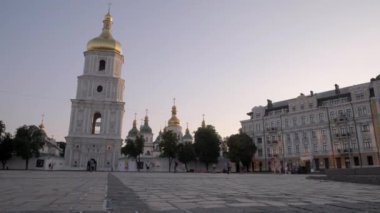 Düşük düzey akşam slayt Sofiyivska Meydanı Kiev St Sophia Cathedral ile atış. 