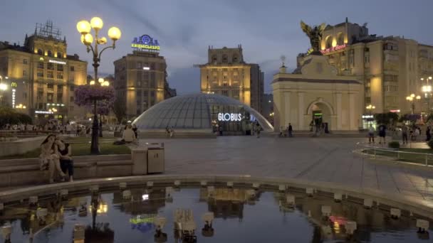 Hora Azul Praça Independência Kiev Com Lyadsky Gate Globus Shopping — Vídeo de Stock