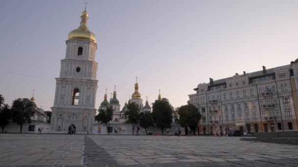 Nízké Úrovně Večerní Snímek Natočen Kyjevské Náměstí Sofiyivska Sophia Cathedral — Stock video