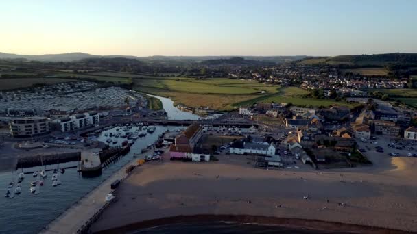 Drony Tyčí Nad Pláží Město West Bay Dorsetu Během Letní — Stock video