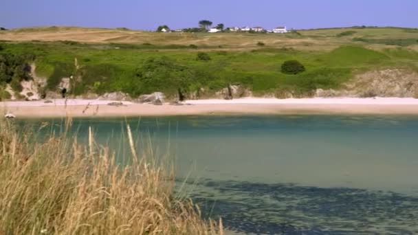 Camera Pans River Hayle Reveal Porthkidney Beach Ives Cornwall Shot — Stock Video