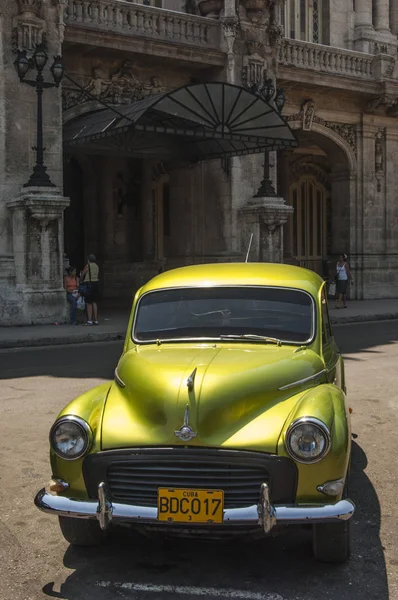 Havana Cuba Maio 2006 Morris Minor Side Street — Fotografia de Stock