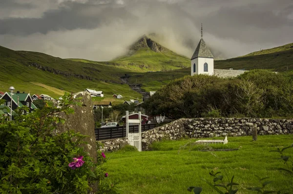 Faroe Adaları 'ndaki Krivik ahşap kilisesi.