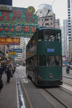 Hong Kong/Çin 9 Mart 2007 - Geleneksel Hong Kong çift güverte sepetiniz otobüs