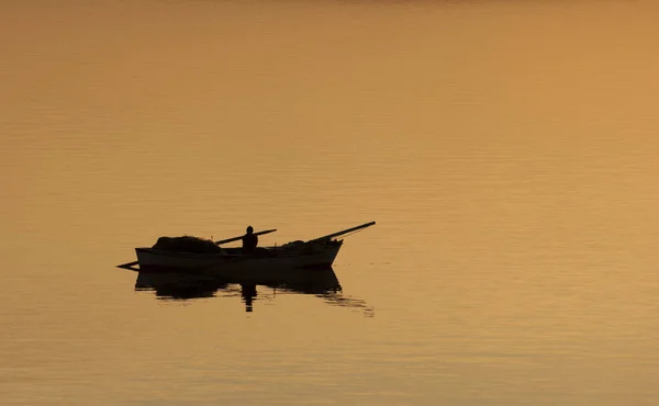 Suez Canal Egypte Janvier 2007 Silhouette Pêcheur Solitaire Coucher Soleil — Photo