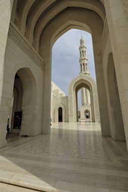 Sultan Qaboos Ulu Camii ana yeri Muscat Umman ibadet olduğunu
