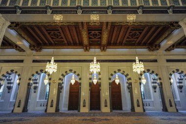 Sultan Qaboos Ulu Camii iç Muscat, Umman özellikleri dünyanın ikinci en büyük dokuma halı