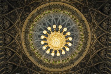 Sultan Qaboos Ulu Camii iç Muscat, Umman özellikleri dünyanın ikinci en büyük dokuma halı
