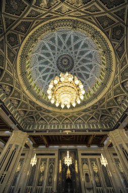 Sultan Qaboos Ulu Camii iç Muscat, Umman özellikleri dünyanın ikinci en büyük dokuma halı