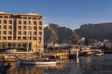 Cape Town Limanı'nda akşam. Bir yaz akşamı 2009 yılında alınan