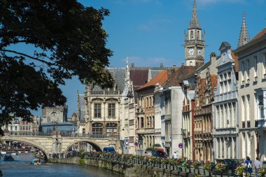 Jakobijnenstraat köprüde alınan Ghent Medeival alan doğru bir görünüm