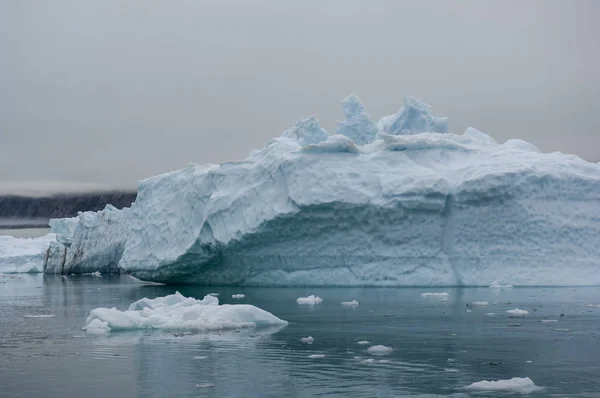 Icebergs Azuis Fiorde Narsuaq Groenlândia — Fotografia de Stock