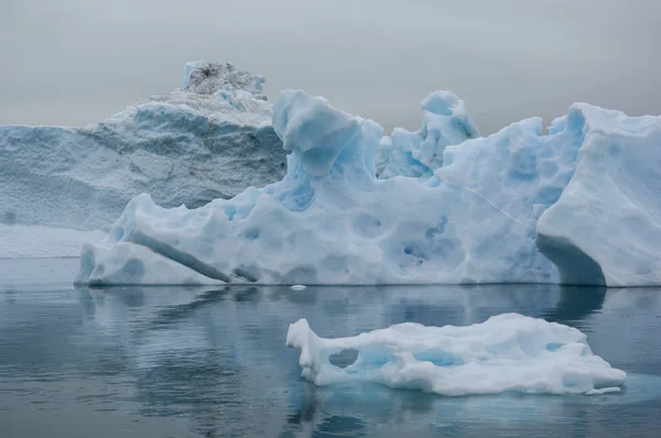 Icebergs Azuis Fiorde Narsuaq Groenlândia — Fotografia de Stock