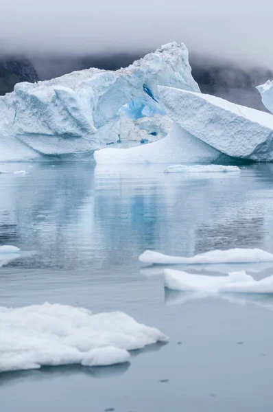 Icebergs Azuis Fiorde Narsuaq Groenlândia — Fotografia de Stock