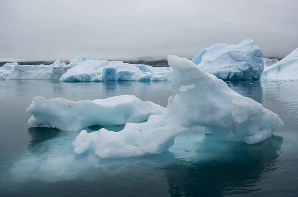 Icebergs Azuis Fiorde Narsuaq Groenlândia — Fotografia de Stock