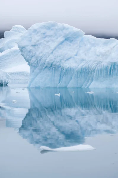 Icebergs Azuis Fiorde Narsuaq Groenlândia — Fotografia de Stock