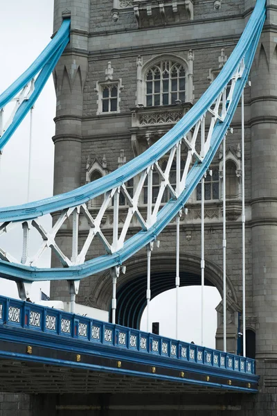 Eine Genaue Ansicht Eines Turms Und Details Der Tower Bridge — Stockfoto