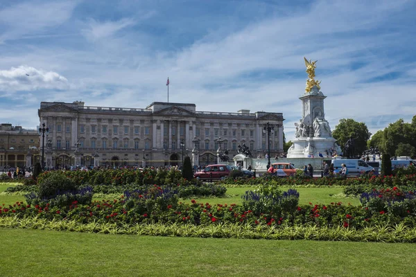 Frente Del Palacio Buckingham Memorial Victoria Día Verano —  Fotos de Stock
