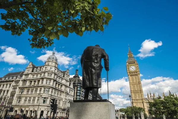 Estatua Winston Churchill Plaza Del Parlamento Con Torre Elizabeth Parlamento —  Fotos de Stock