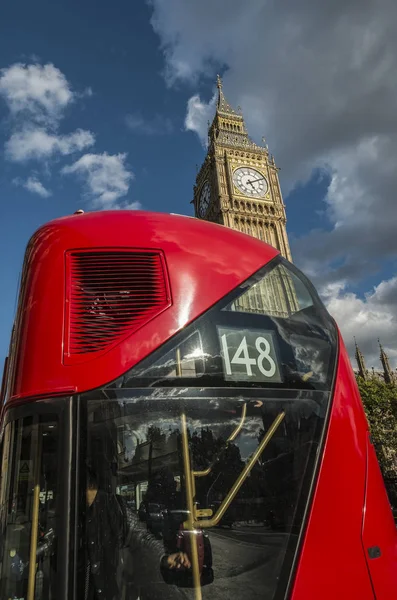 Londoner Bus Fährt Auf Westmünsterbrücke Parlament Vorbei — Stockfoto