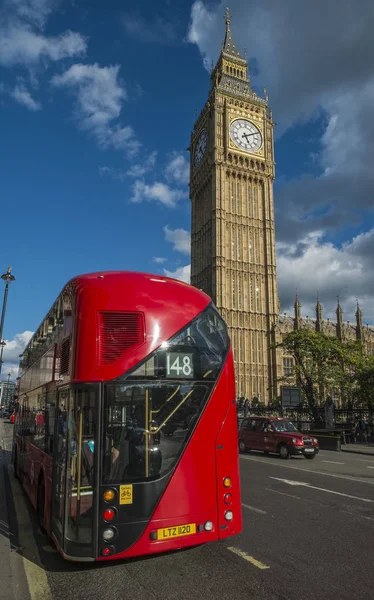 Londoner Bus Fährt Auf Westmünsterbrücke Parlament Vorbei — Stockfoto