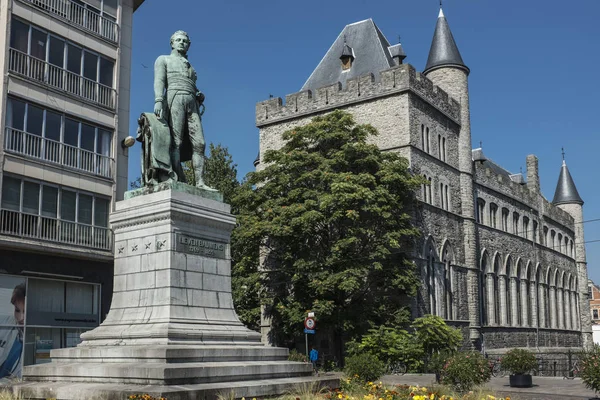 Estátua Lieven Bauwens Ghent Com Castelo Gerald Diabo Fundo — Fotografia de Stock