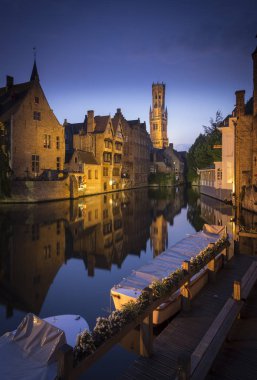 Bruges Belfry Katelijnestraat kanal görüldüğü gibi akşamları