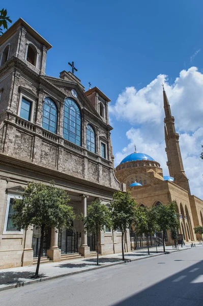 세인트 Maronite 대성당 베이루트입니다 모하마드 모스크는 배경에서 — 스톡 사진