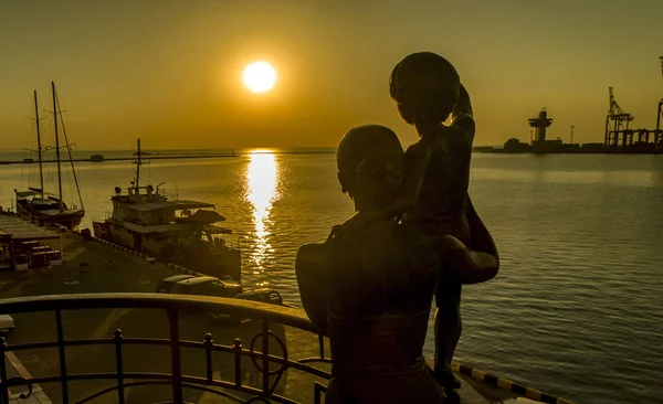 Statue Von Mutter Und Kind Warten Auf Die Rückkehr Der — Stockfoto
