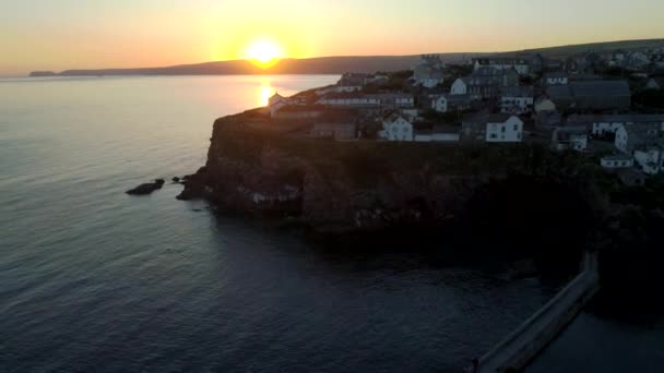 Drone Descends Harbor Wall Port Isaac Cornwall Sunrise — Stock Video