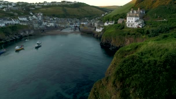 Drone Rises Cliffs Village Port Isaac Cornwall — Stock Video