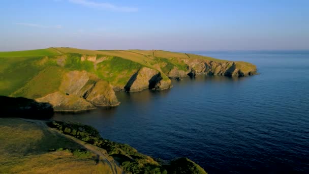 Statické Letecké Klip Ohromující Mys Útesy Poblíž Port Isaac Cornwallu — Stock video