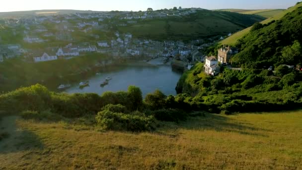 Drone Flies Cliffs Reveal Village Port Isaac Cornwall Early Morning — Stock Video