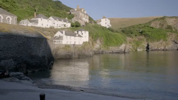 Falésias Ocidentais Baía Port Isaac Cornualha Casa Fictícia Doc Martin — Vídeo de Stock